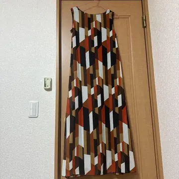 기하학 패턴 슬리브리스 롱 원피스