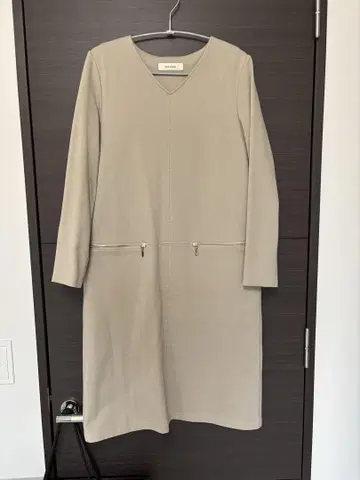 m's select 베이지 V넥 롱 원피스