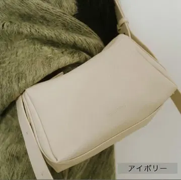 Knuth Mart 버튼 스터드 숄더백 아이보리