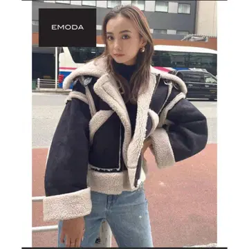 EMODA 숏 페이크 무스탕 블루종