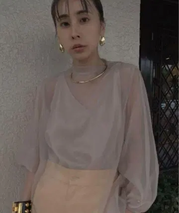 Ameri 시어 블라우스 AIRLY SHEER BLOUSE