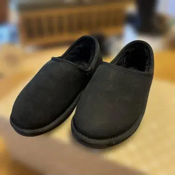 EMU Australia 블랙 슬립온 23cm