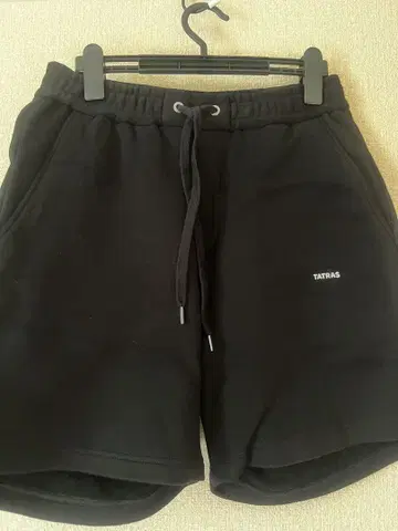 올해 TATRAS 블랙 숏팬츠