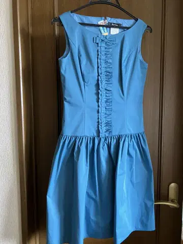 파란색 슬리브리스 원피스 프릴 포함 일본제