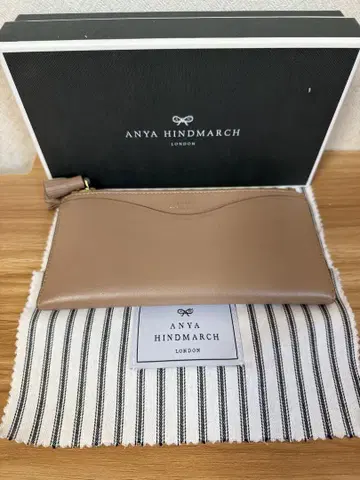ANYA HINDMARCH 베이지 장지갑