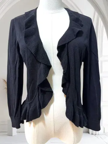 프릴 장식 블랙 가디건