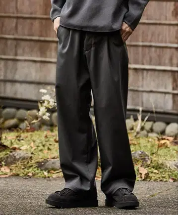 GOLDDWIN 별주 Dry Stretch Twill Tuck Pants