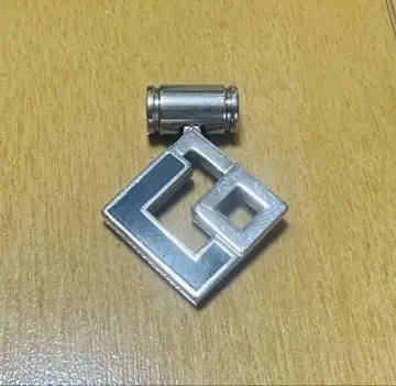 코란토테 목걸이 탑