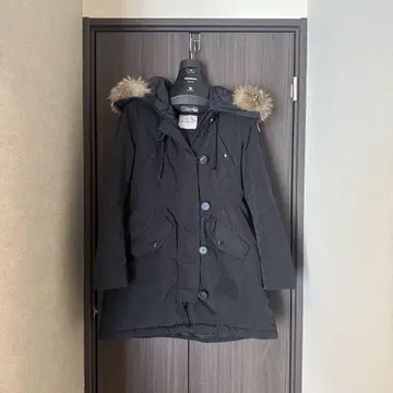 MONCLER 블랙 다운 자켓 후드 부착