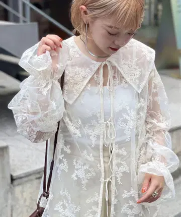 CIAOPANIC 빅칼라 레이스 자수 블라우스