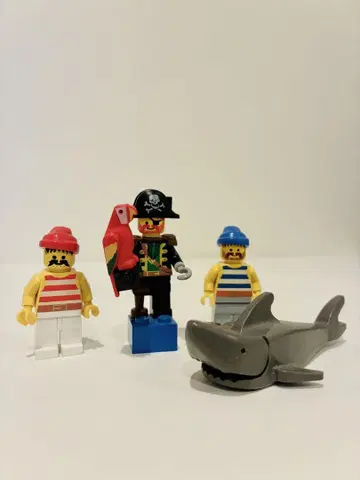 LEGO 미니 피규어 3체 + 앵무새와 상어 올드 레고 해적과 동료 세트