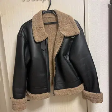 가죽 보아 무스탕 코트 블랙/베이지