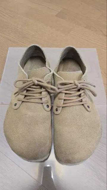 BirkenStock 베이지 스웨이드 신발
