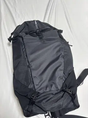 TOPIO 30 블랙 백팩