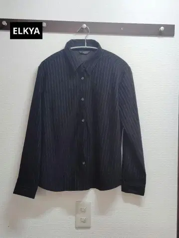 ELKYA 블랙 스트라이프 긴팔 셔츠[HR]