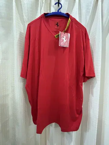 레어 새상품 미사용 페라리 Ferrari 빨간색 V넥 T셔츠 M사이즈