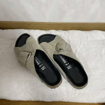 BIRKENSTOCK 베이지 버클 샌들 42