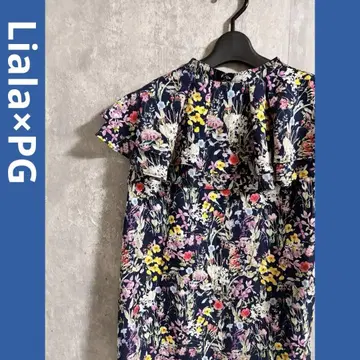 Liala x PG 꽃무늬 슬리브리스 블라우스 네이비