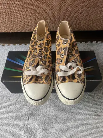 APE 스니커즈