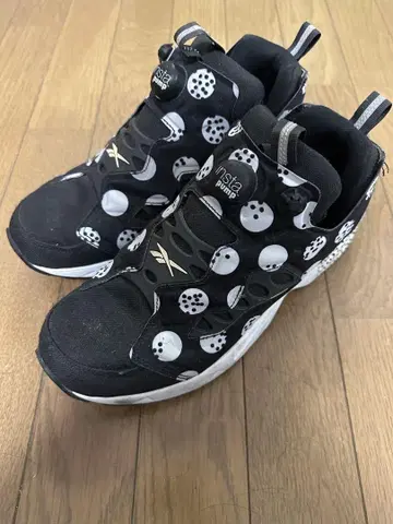 Reebok Insta Pump 도트 무늬 스니커즈
