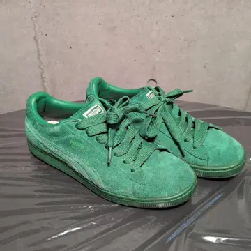 PUMA 그린 스웨이드 스니커즈