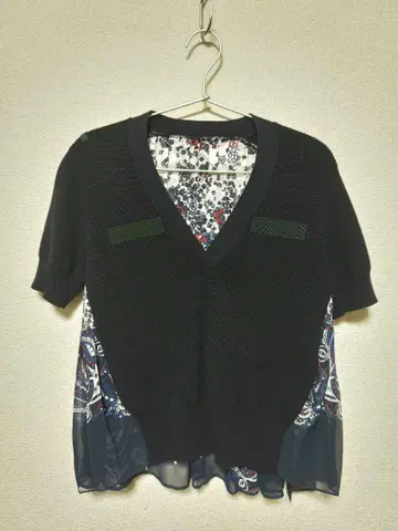 sacai 반다나 패턴 반팔 T셔츠 네이비