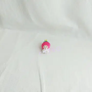 딸기 왕자 앉은 솜뭉치