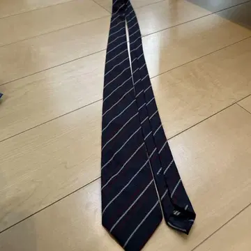 SalvatoreFerragamo 네이비 스트라이프 넥타이