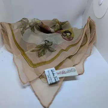 [정품] 살바토레 페라가모 실크 스카프 베이지