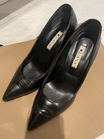 DIANA 악어 엠보싱 블랙 하이힐 23cm