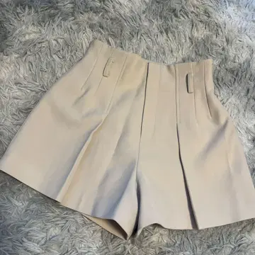 LILY BROWN 베이지 숏팬츠