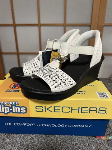 SKECHERS 슬립인즈 화이트 25cm