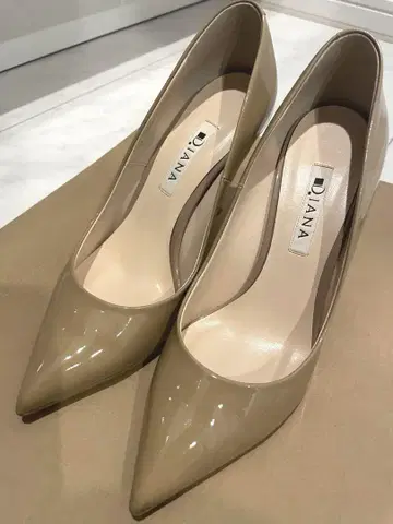 DIANA 베이지 스틸레토 하이힐 23cm