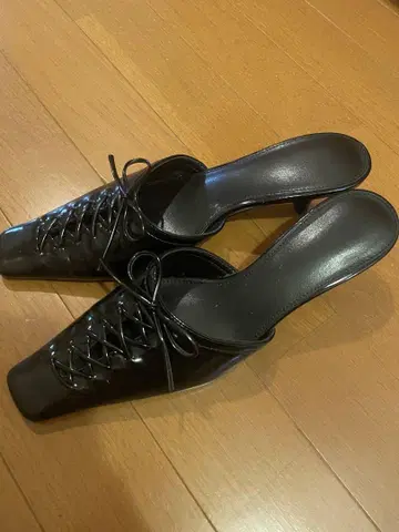 PELLICULE 레이스업 뮬 샌들