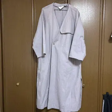 연보라색 롱 코트 사이드 슬릿 포함