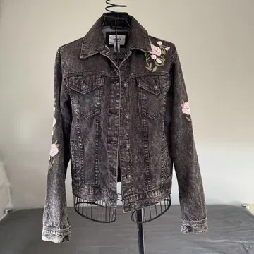 Forever21 블랙 데님 자켓 꽃무늬 자수