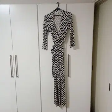 DIANE von FURSTENBERG 랩 드레스 사이즈 4
