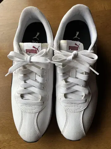 PUMA 화이트 스니커즈