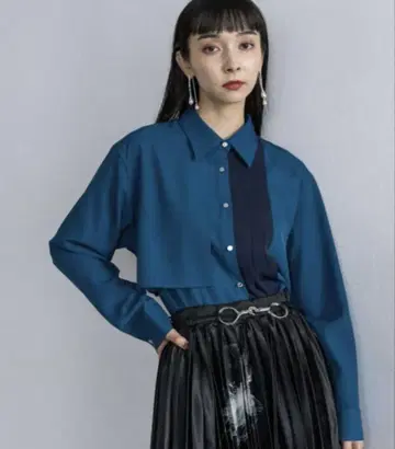 HARE 파트 플리츠 하이 톤 배색 셔츠