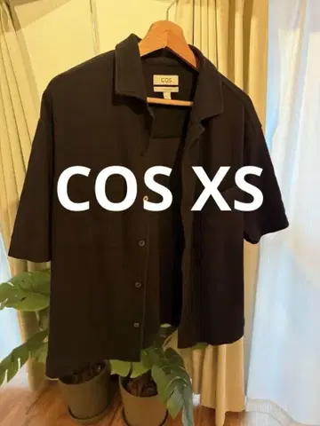[ COS ] 릴랙스 핏 반팔 셔츠 다크 네이비 XS