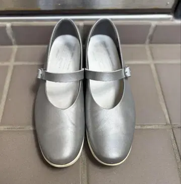 [ TRAVEL SHOES by chausser ] 원 스트랩 힐 슈즈