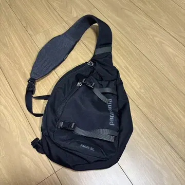 Patagonia Atom 8L 블랙 숄더백