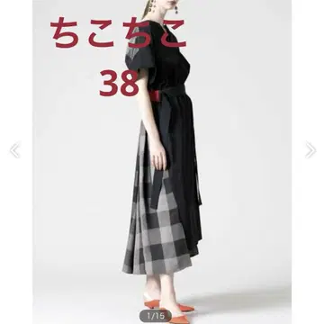 어도어 올 시즌 대응 모노톤에 빨간색 포인트 컬러가 예쁜 원피스 38
