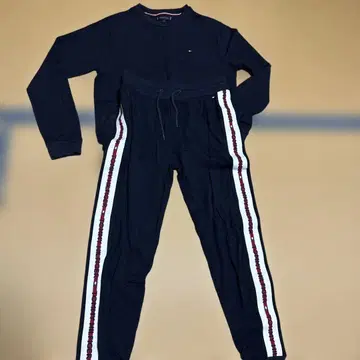 Tommy Hilfiger 네이비 맨투맨&조거 팬츠 상하의 세트