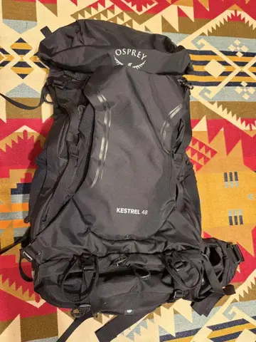 Osprey Kestrel 48 백팩 블랙