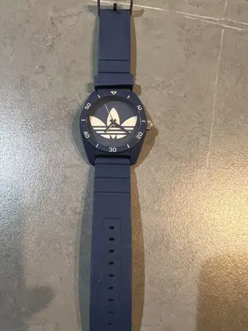 adidas 손목시계