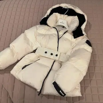 MONCLER TIAC 화이트 다운 자켓 벨트 후드