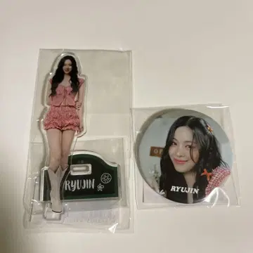 ITZY 류진 2025 JYP POPUP 아크릴 스탠드 캔뱃지