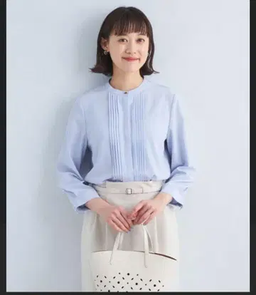 라이트 블루 플리츠 오부소매 블라우스