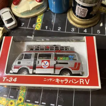 다이아펫트 1/35 닛산 캐러밴 RV